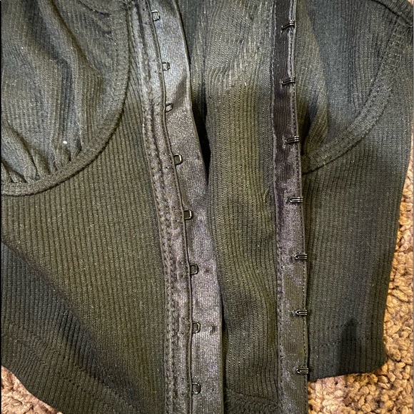 crop top - Picture 2 of 4